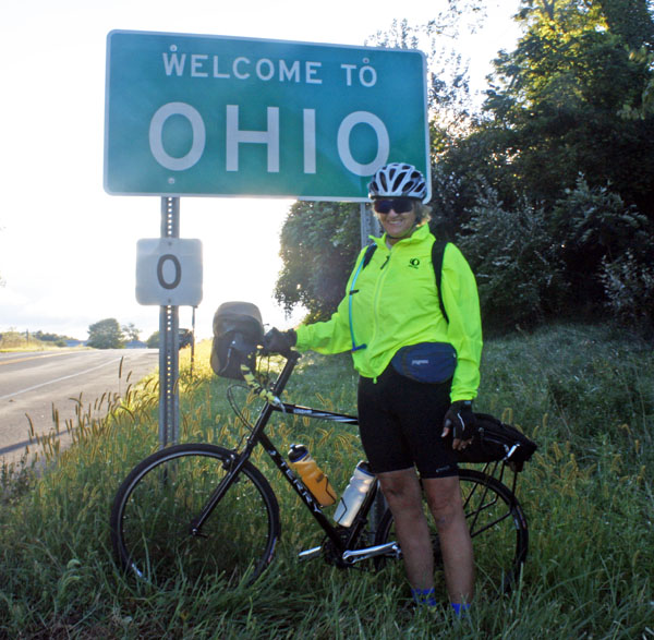 BlogCFD_20100903_01160 Kathy poses by the "Welcome to Ohio" sign.